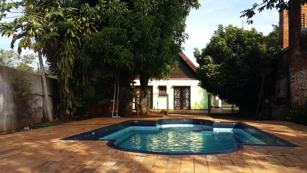 Casa Folks - Bed And Breakfast Puerto Iguazú Dış mekan fotoğraf