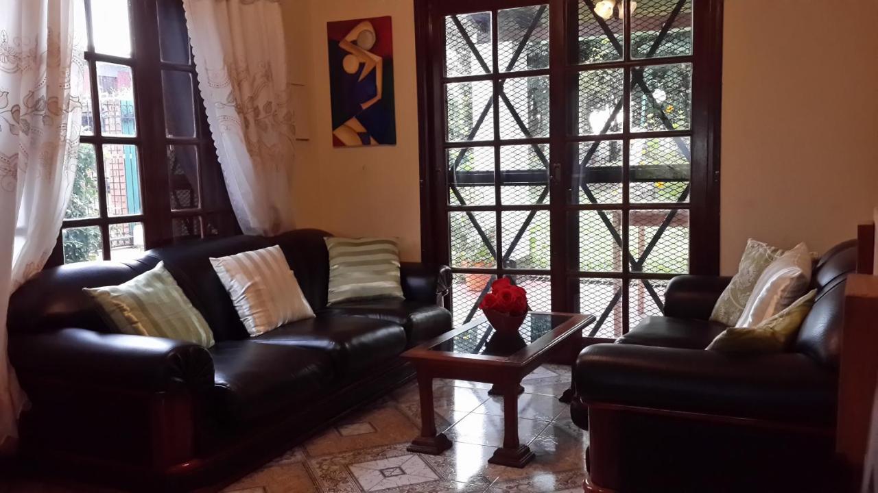 Casa Folks - Bed And Breakfast Puerto Iguazú Dış mekan fotoğraf