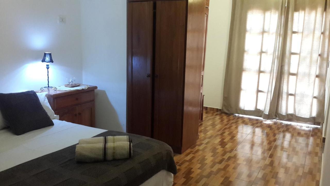 Casa Folks - Bed And Breakfast Puerto Iguazú Dış mekan fotoğraf